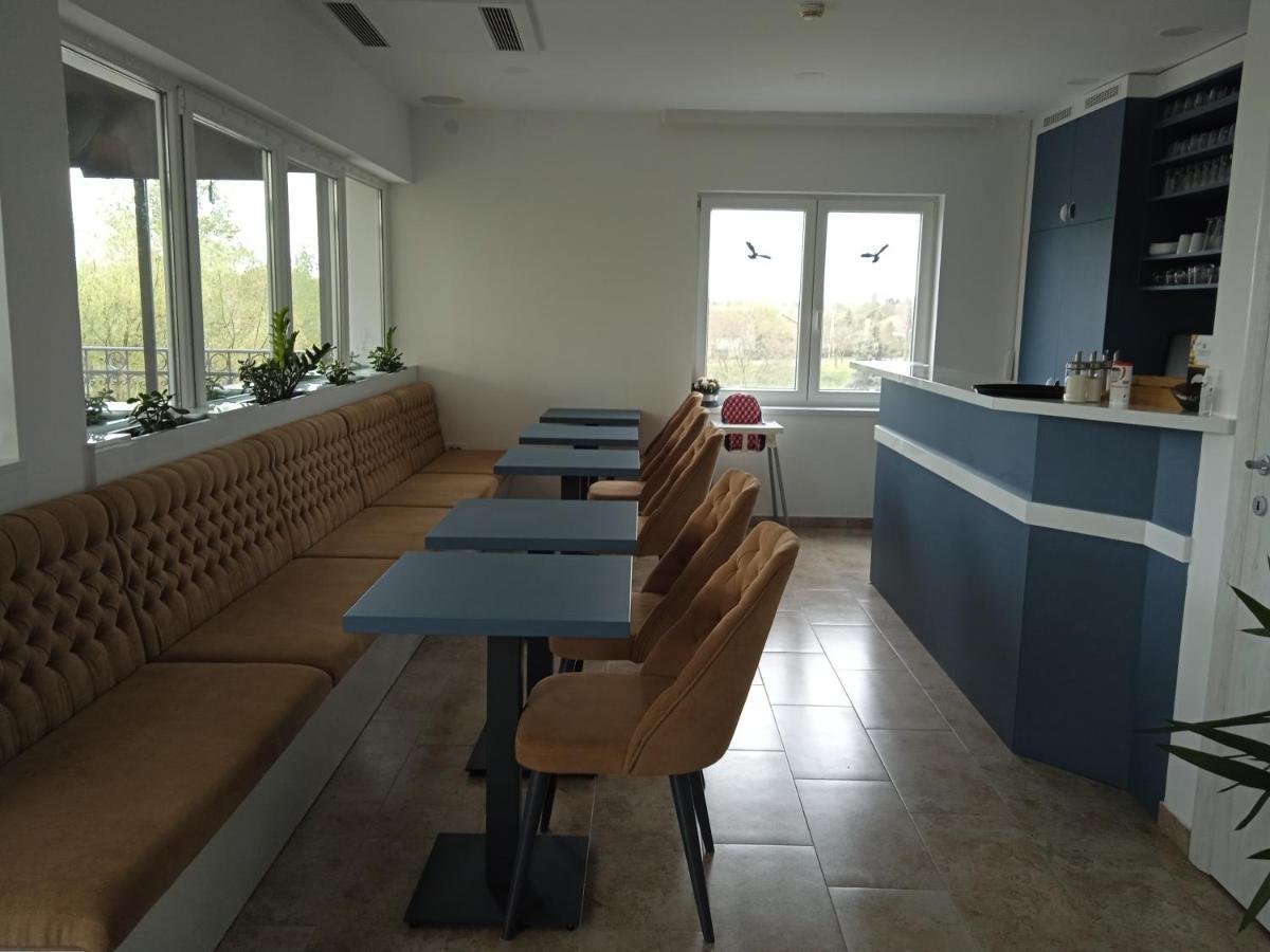 Navigator Hotel Палич Екстериор снимка