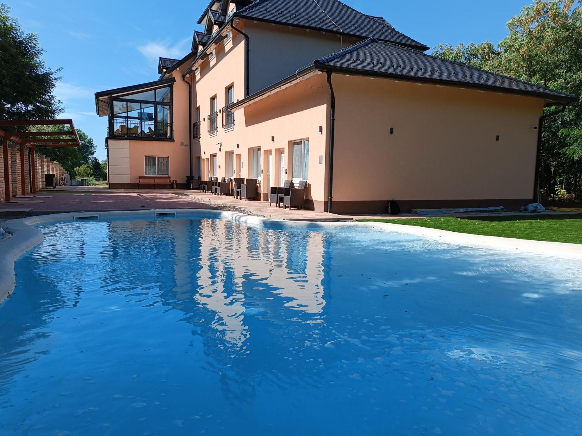 Navigator Hotel Палич Екстериор снимка