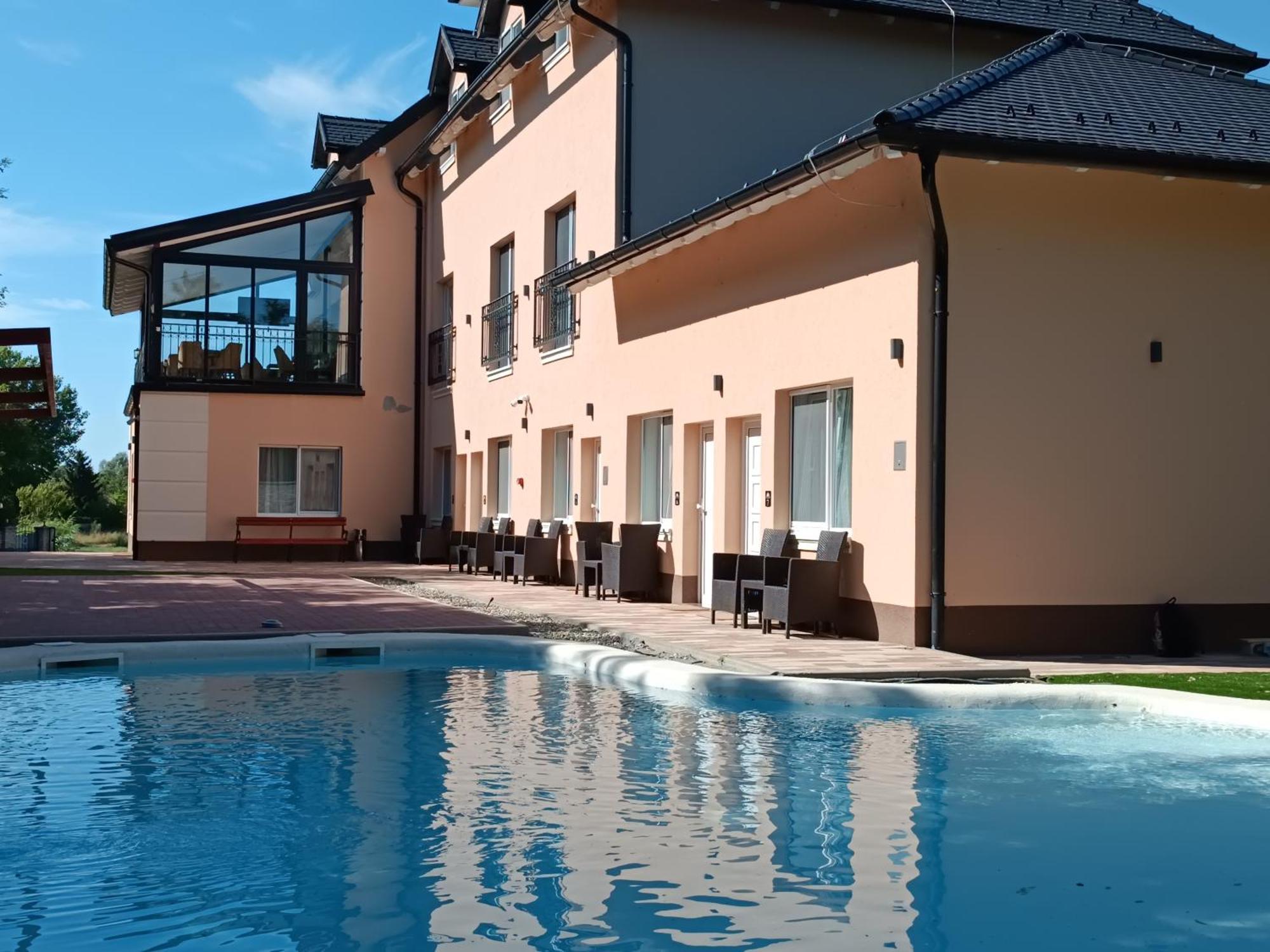 Navigator Hotel Палич Екстериор снимка